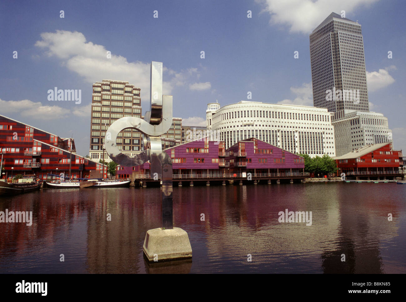 Canary wharf sculpture hi-res stock photography and images - Alamy