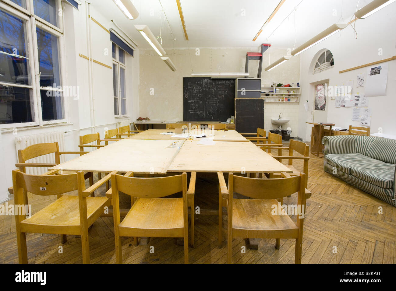 Empty school hi-res stock photography and images - Alamy