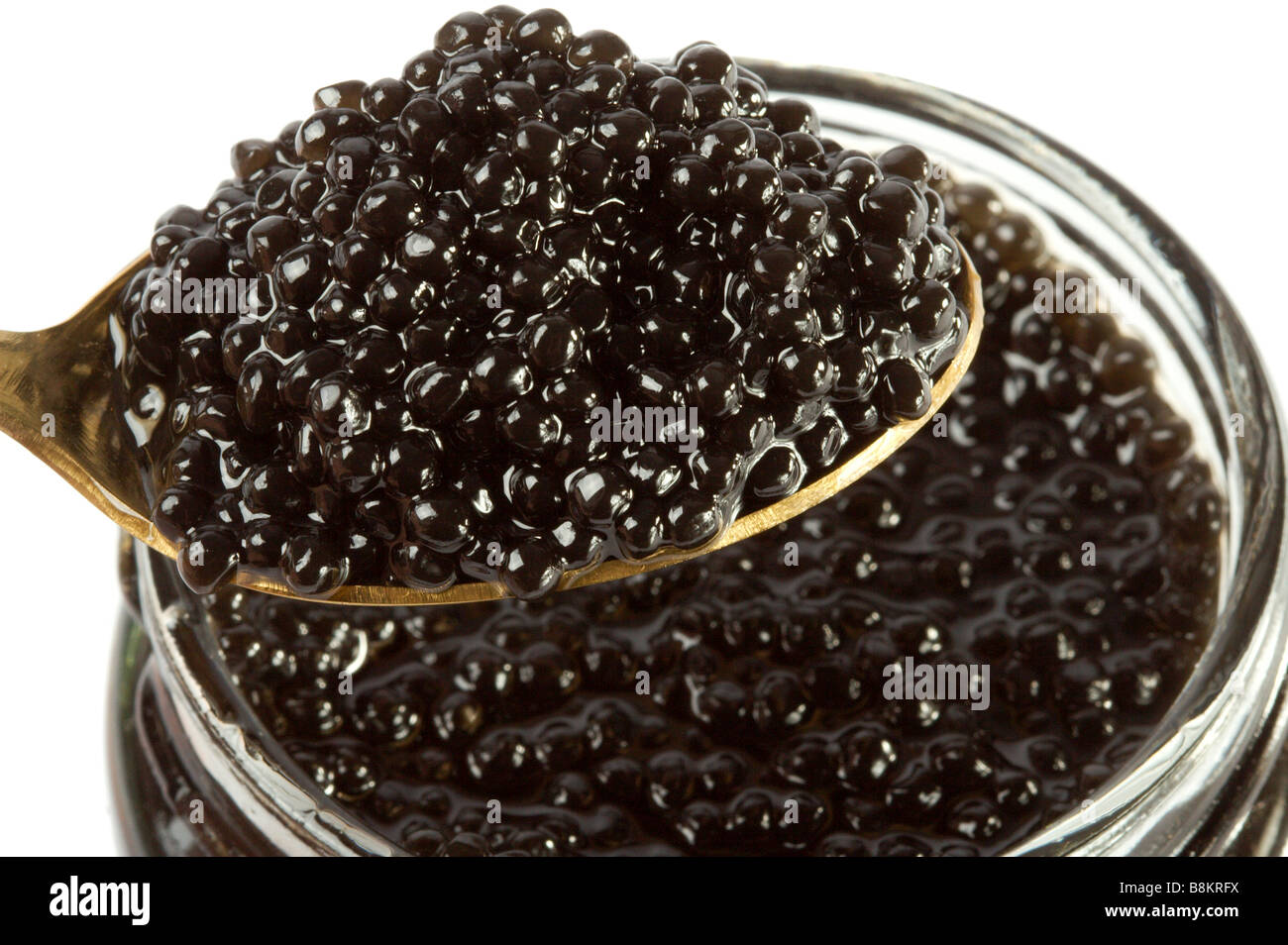 Икра чёрная астраханская осетровая. Икра осетра. Польза красной икры. Черная икра. Черная икра размеры икринок.