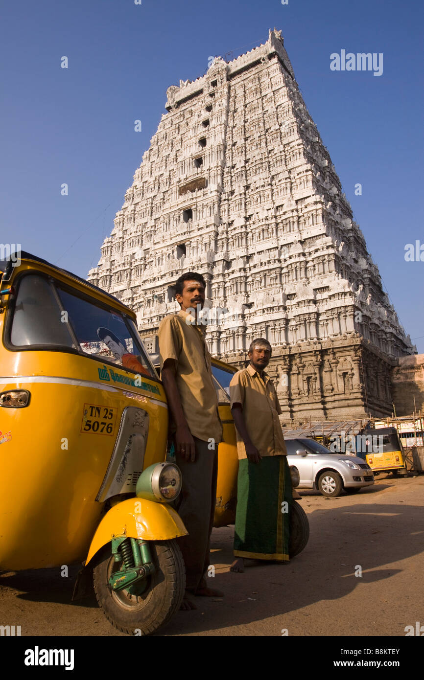 India Tamil Nadu Tiruvannamalai auto rickshaw drivers waiting outside Arunachaleswar temple Stock Photo