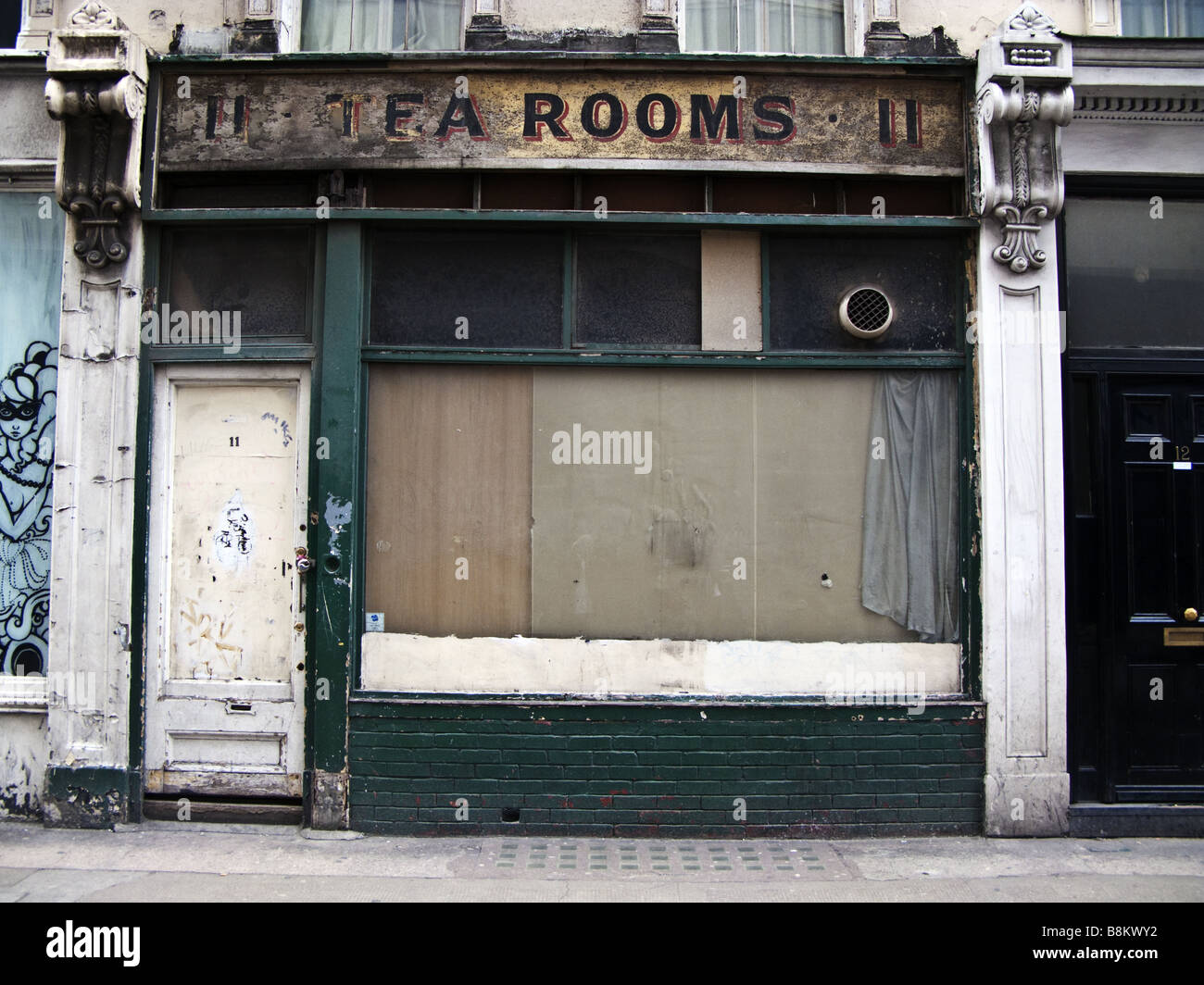 Tea rooms london hi-res stock photography and images - Alamy