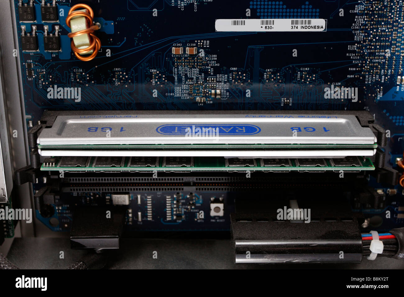 Interior RAM bay of Apple PowerMac G5, late 2004 dual 2gHz, open showing  RAMJET ram with heatshield, 4 gigabyte config Stock Photo - Alamy