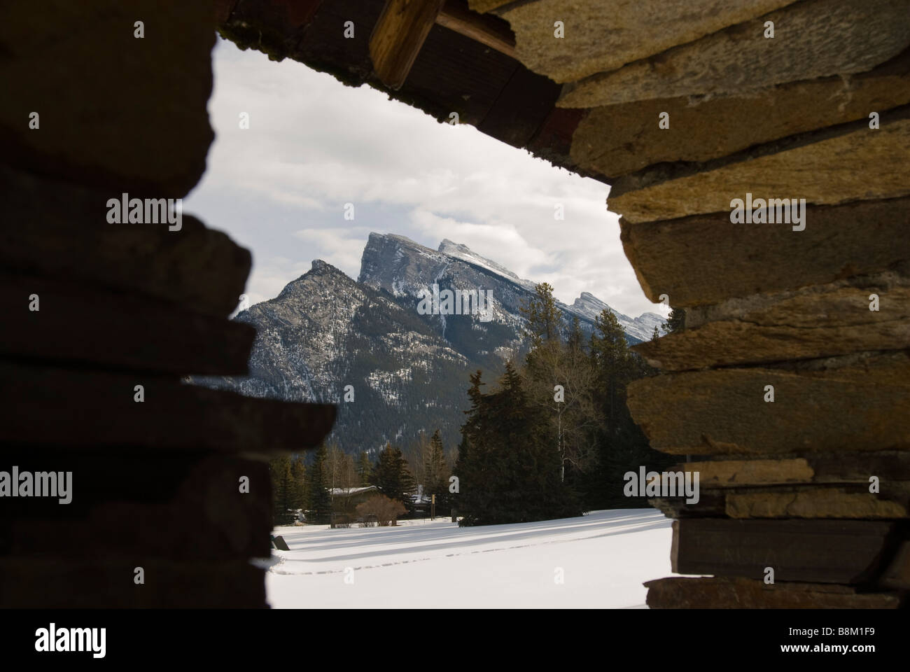 Banff Rundlehorn Mount Rundle, Banff National Park, Alberta, Canada Stock Photo - Alamy