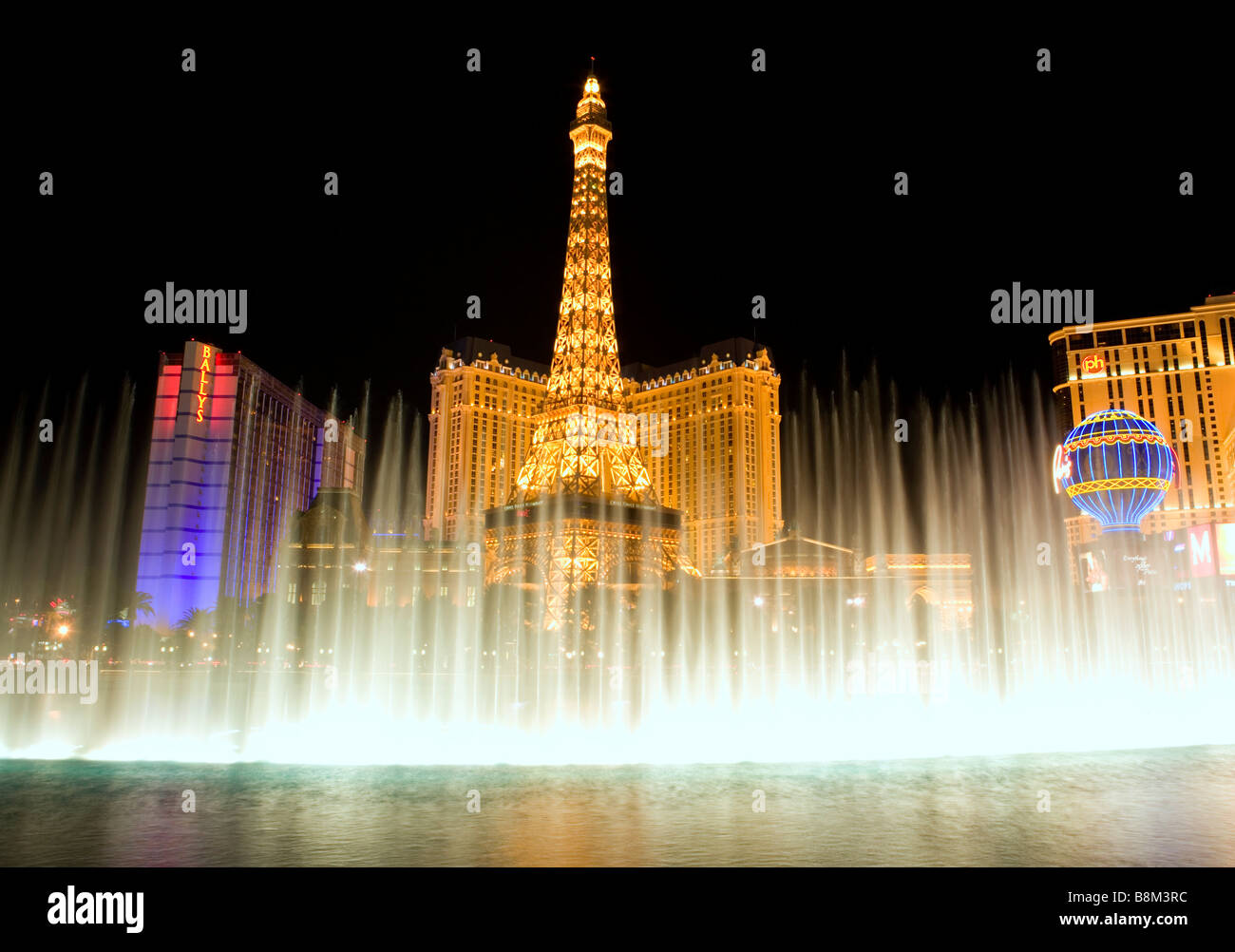 Bellagio Fountains with the Paris and Bally's casino & hotel in the Background at night on the Las Vegas strip, Nevada, USA Stock Photo