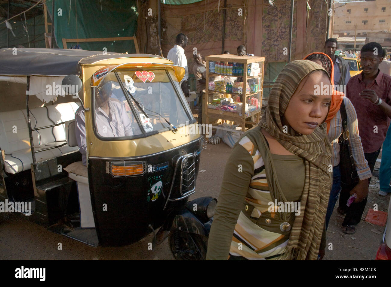 Crowds of people in the streets at the market in Ommdurman, West Khartoum, Sudan Stock Photo