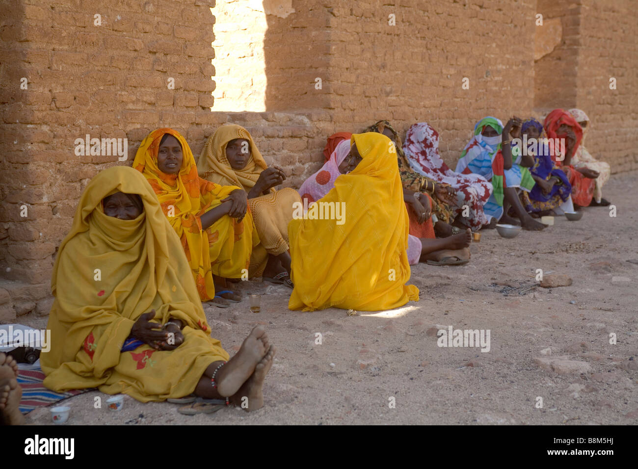 Women sitting near the Khatmya mosque in Kassala at Erythrean border Sudan Stock Photo