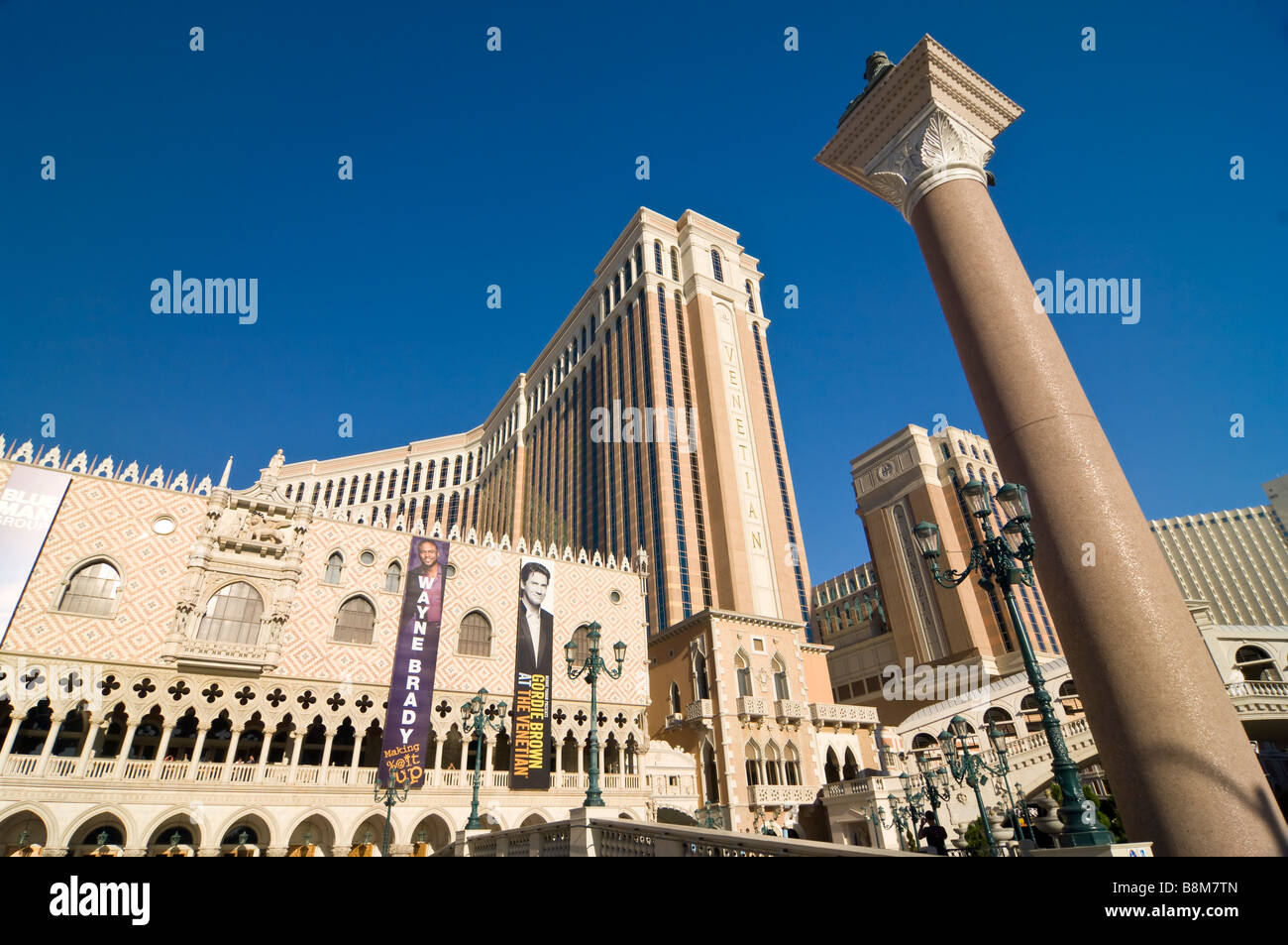 Venetian hotel las vegas entrance hi-res stock photography and images ...