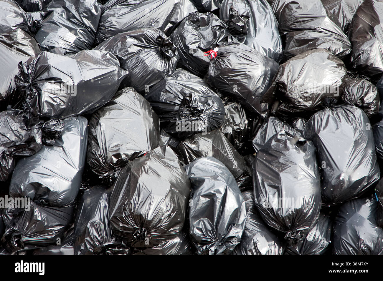https://c8.alamy.com/comp/B8M7XY/a-pile-of-black-garbage-bags-with-tons-of-trash-B8M7XY.jpg