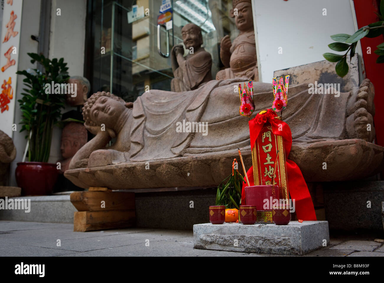 Street shrine hi-res stock photography and images - Alamy