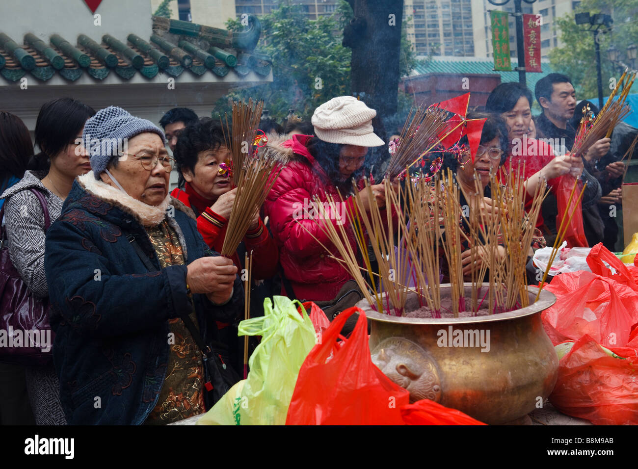 During The Lunar New Year, Crowds Of Worshippers And Devotees Flock To ...