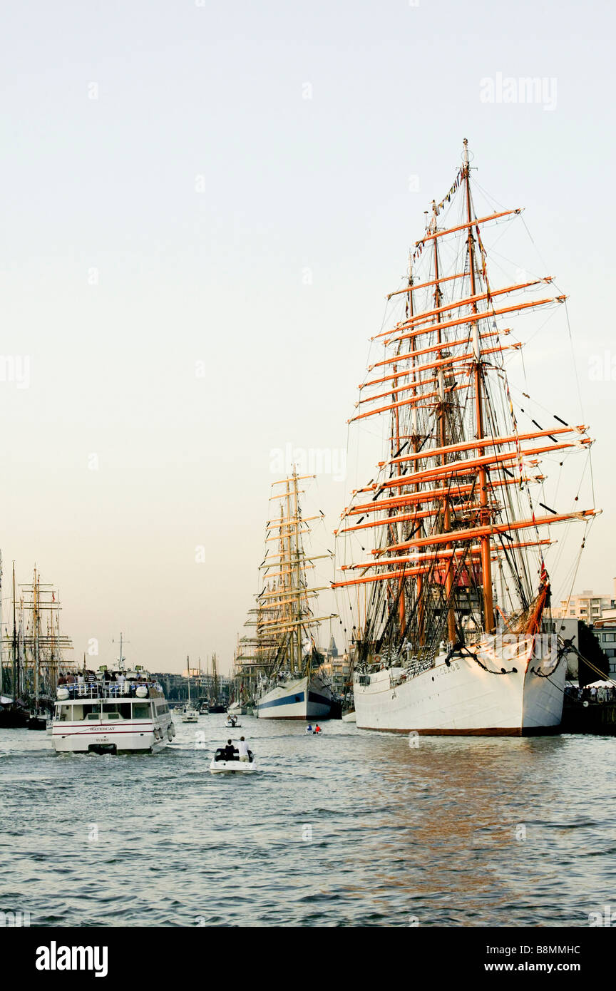 Worlds largest sloop hi-res stock photography and images - Alamy