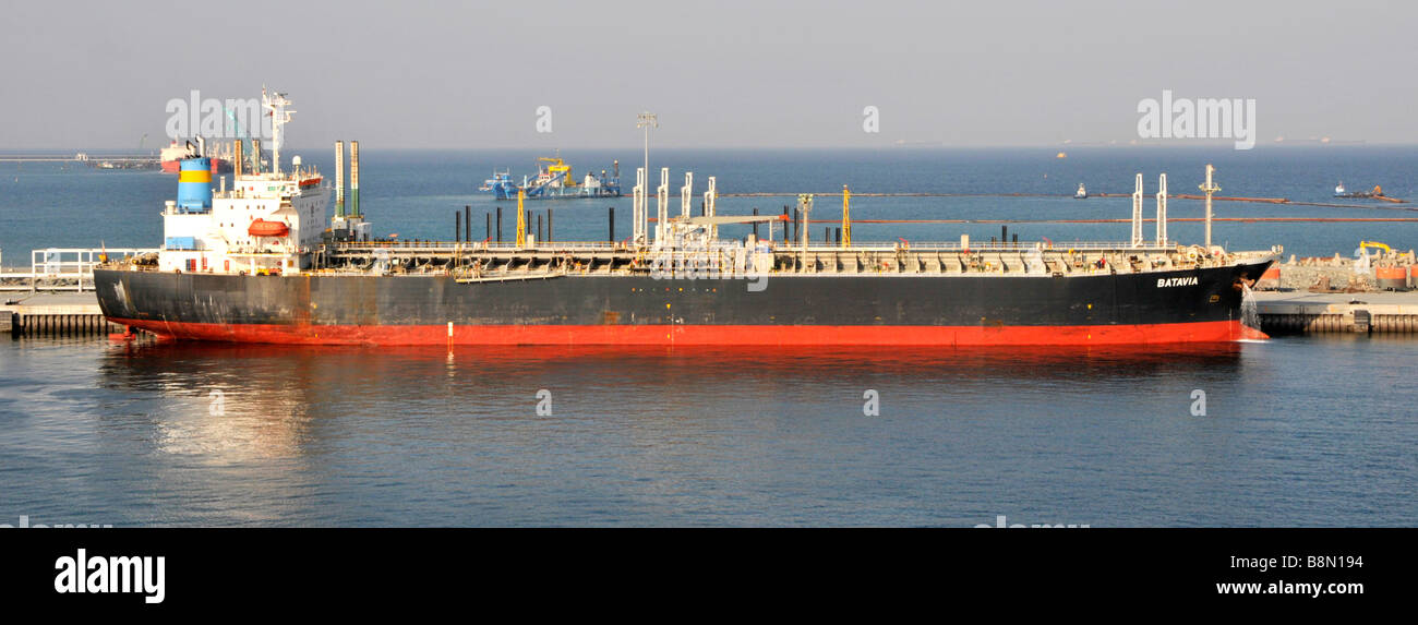 Fujairah port on the Gulf of Oman oil tanker loading from nearby refinery and storage facilities Stock Photo