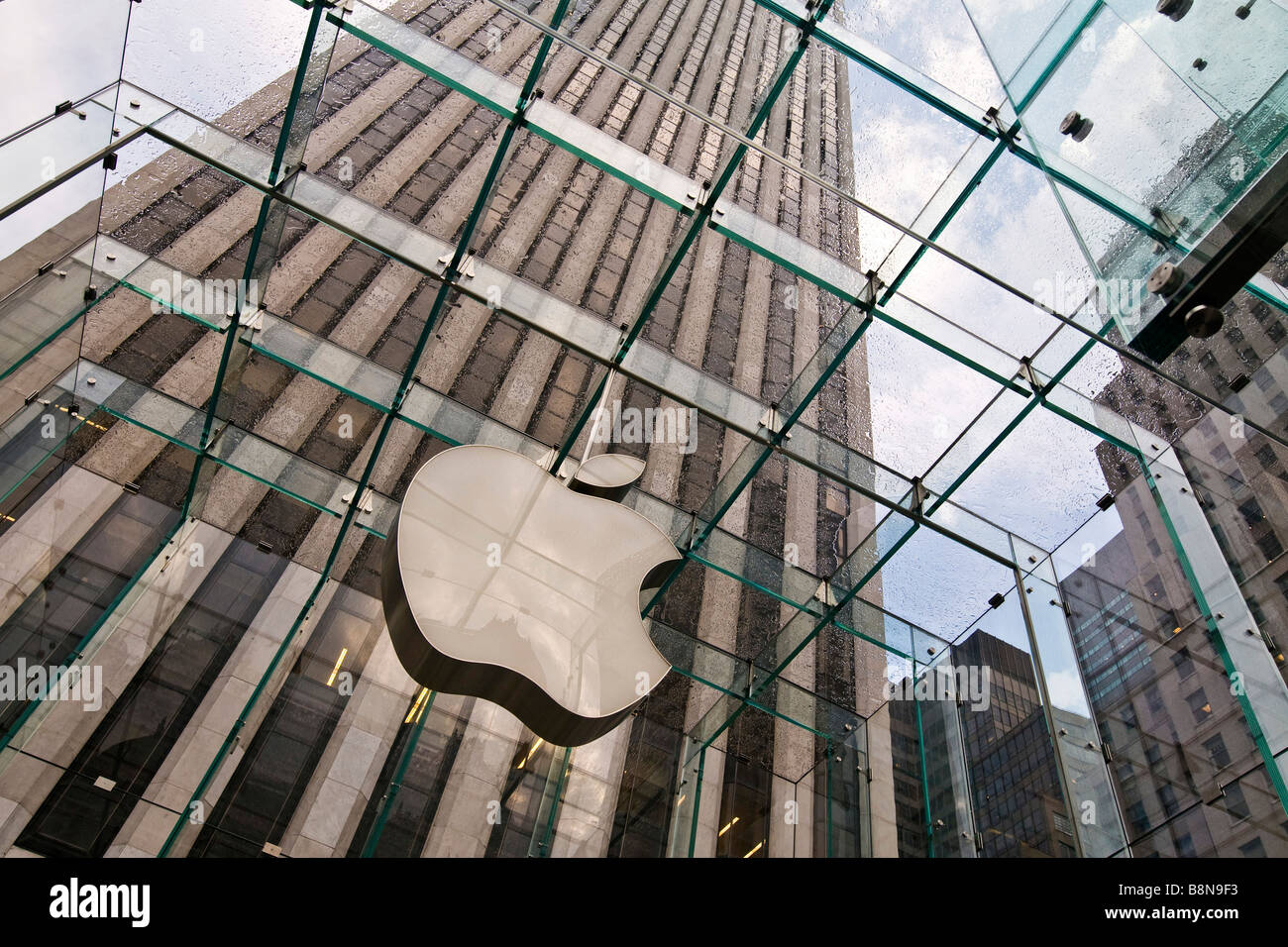 A view of the glass ceiling in the Apple Mac store on 5th avenue Stock ...