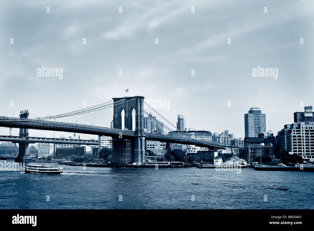 The Brooklyn bridge over the East river Stock Photo - Alamy