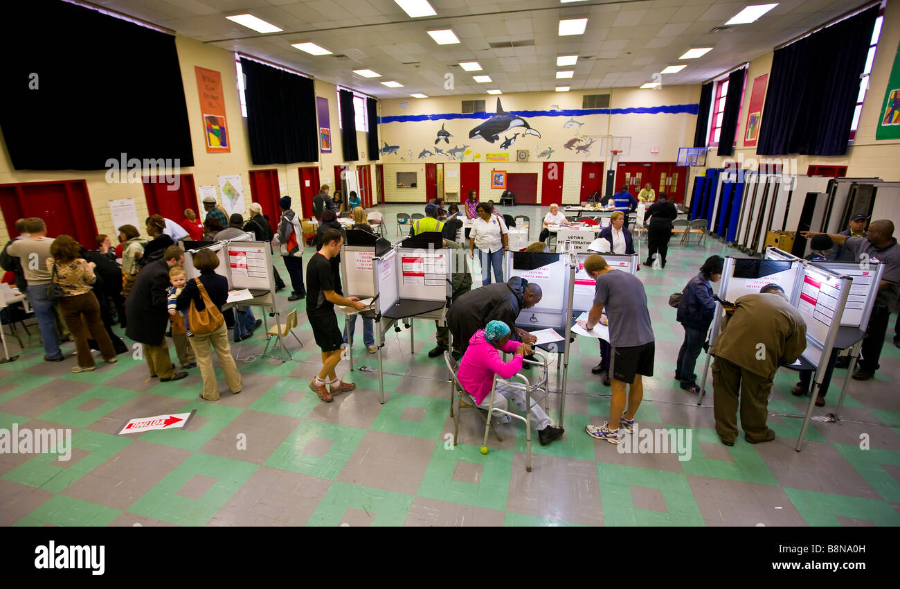 WASHINGTON DC USA People voting on presidential election day November 4 2008 Stock Photo