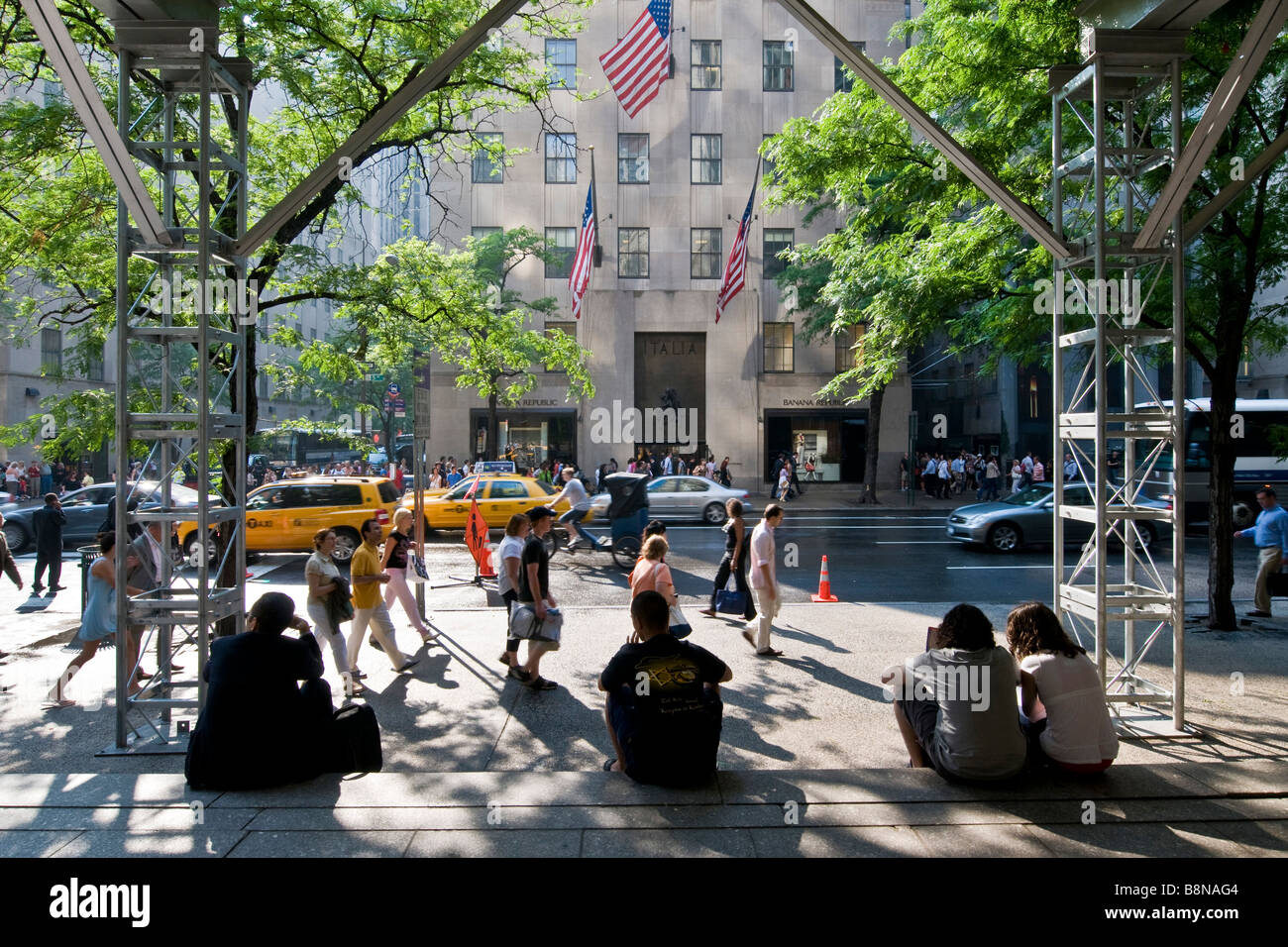 5th avenue street scene with traffic and pedestrians Stock Photo