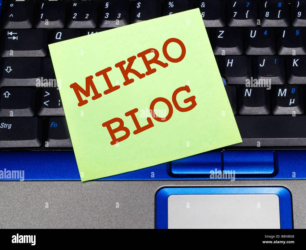 memo note on notebook, mikroblog Stock Photo
