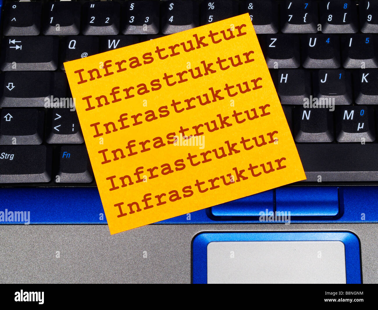 memo note on notebook, infrastructure Stock Photo