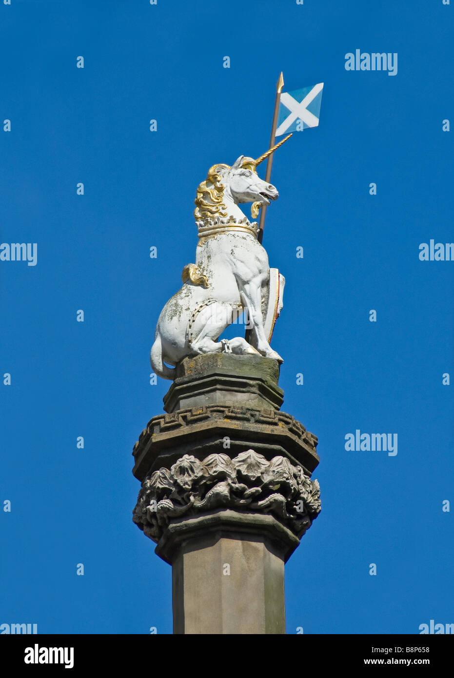 A statue of a unicorn with the Scottish flag in the old town Edinburgh