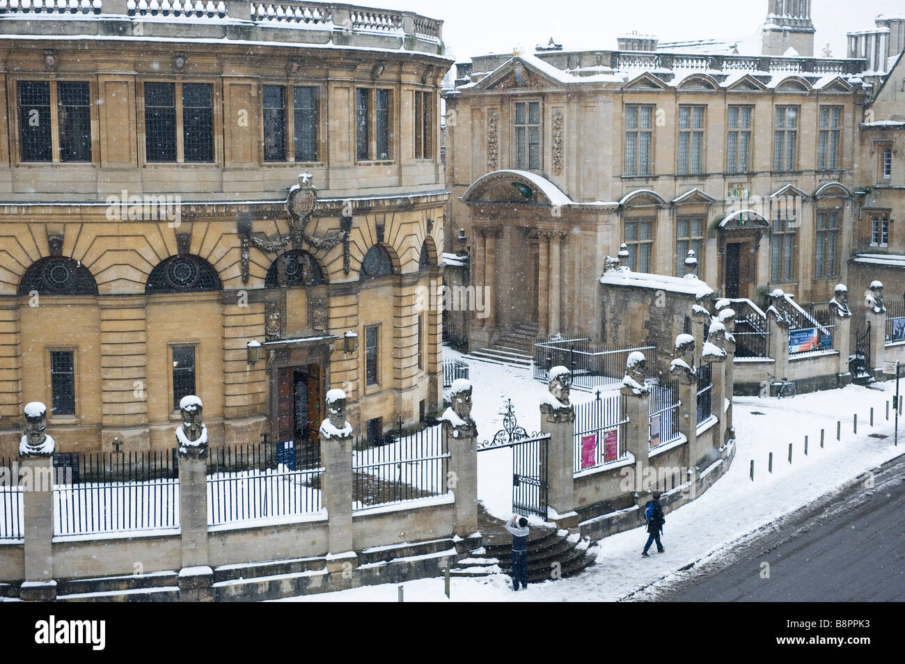 Snow covers the emperor statues and the Sheldonian theatre with Science Museum on right  in Oxford University Stock Photo