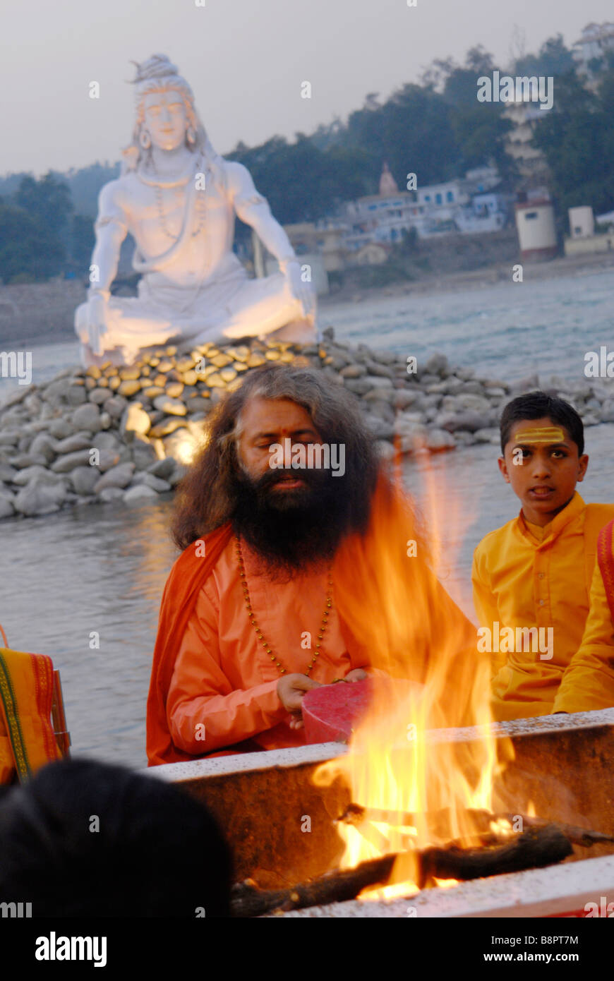 Prayers during the Ganga Aarti. Rishikesh, Uttaranchal, India Stock Photo