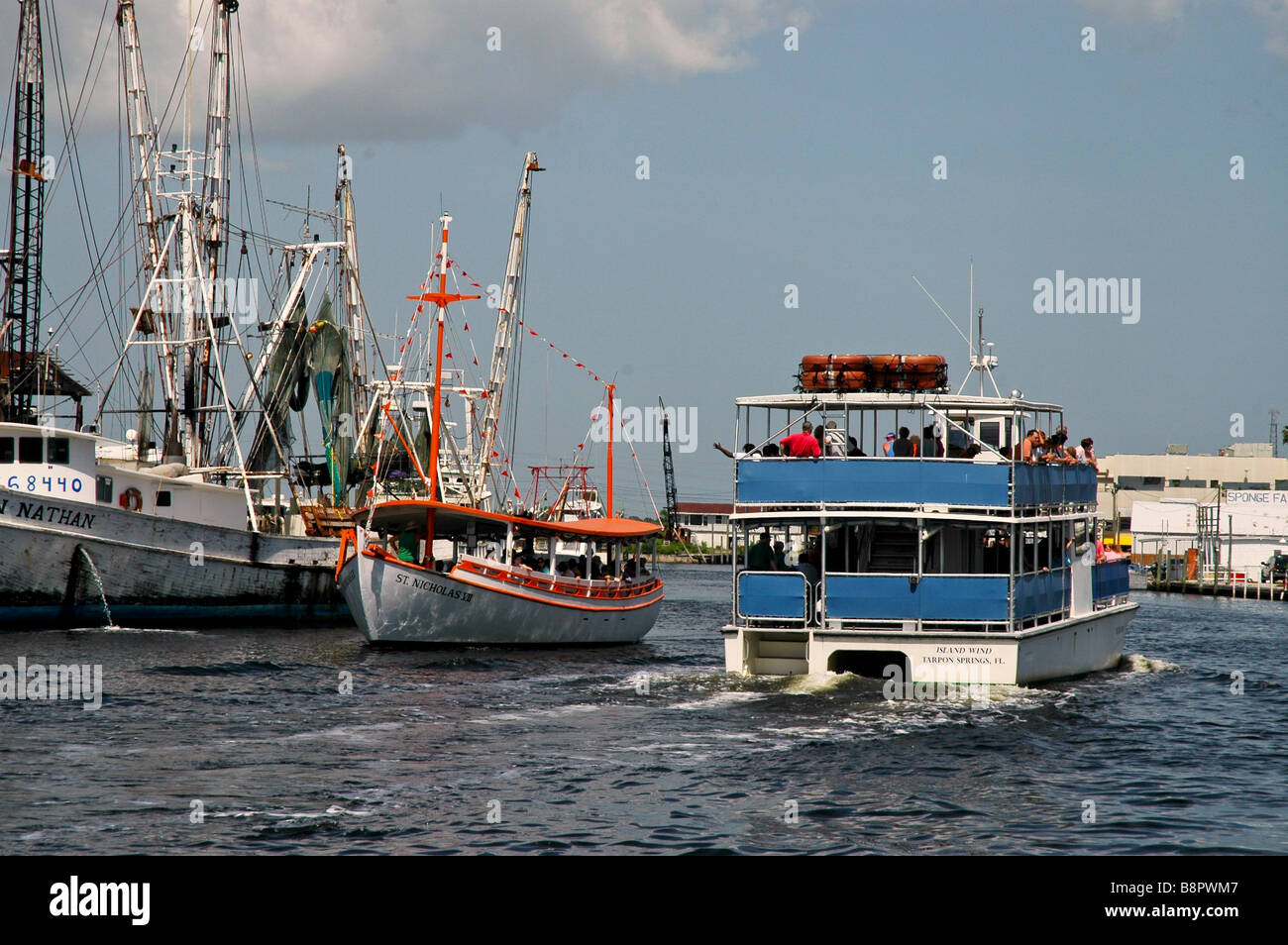 Sponge Boat Fishing Boat Stock Photos &amp; Sponge Boat 