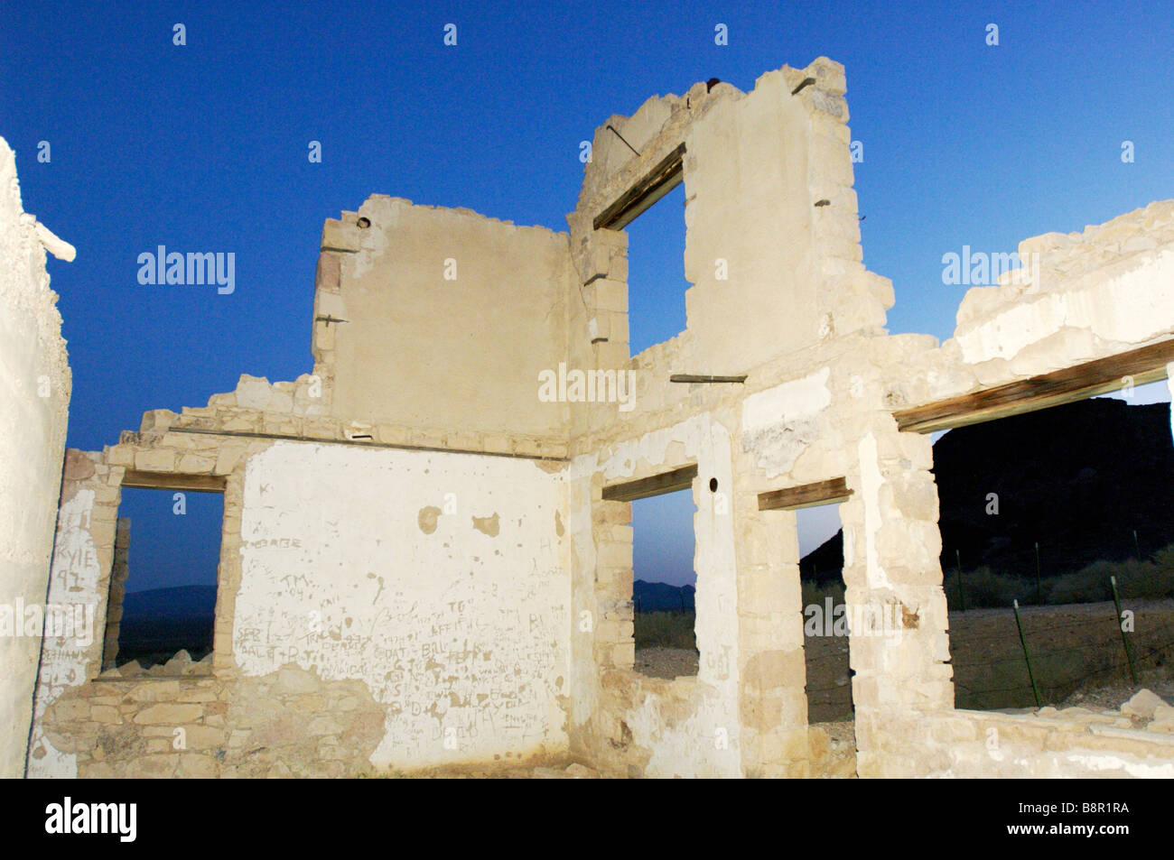 Ruined buildings at the Ryolite ghost town California USA Stock Photo ...