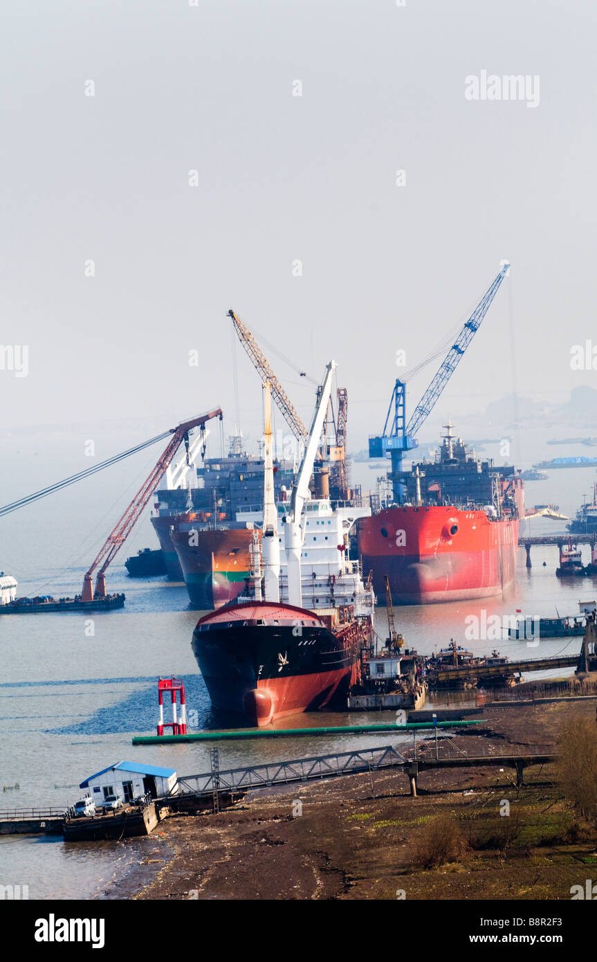 Big ships and tankers on the Yangtze river in China Stock Photo - Alamy