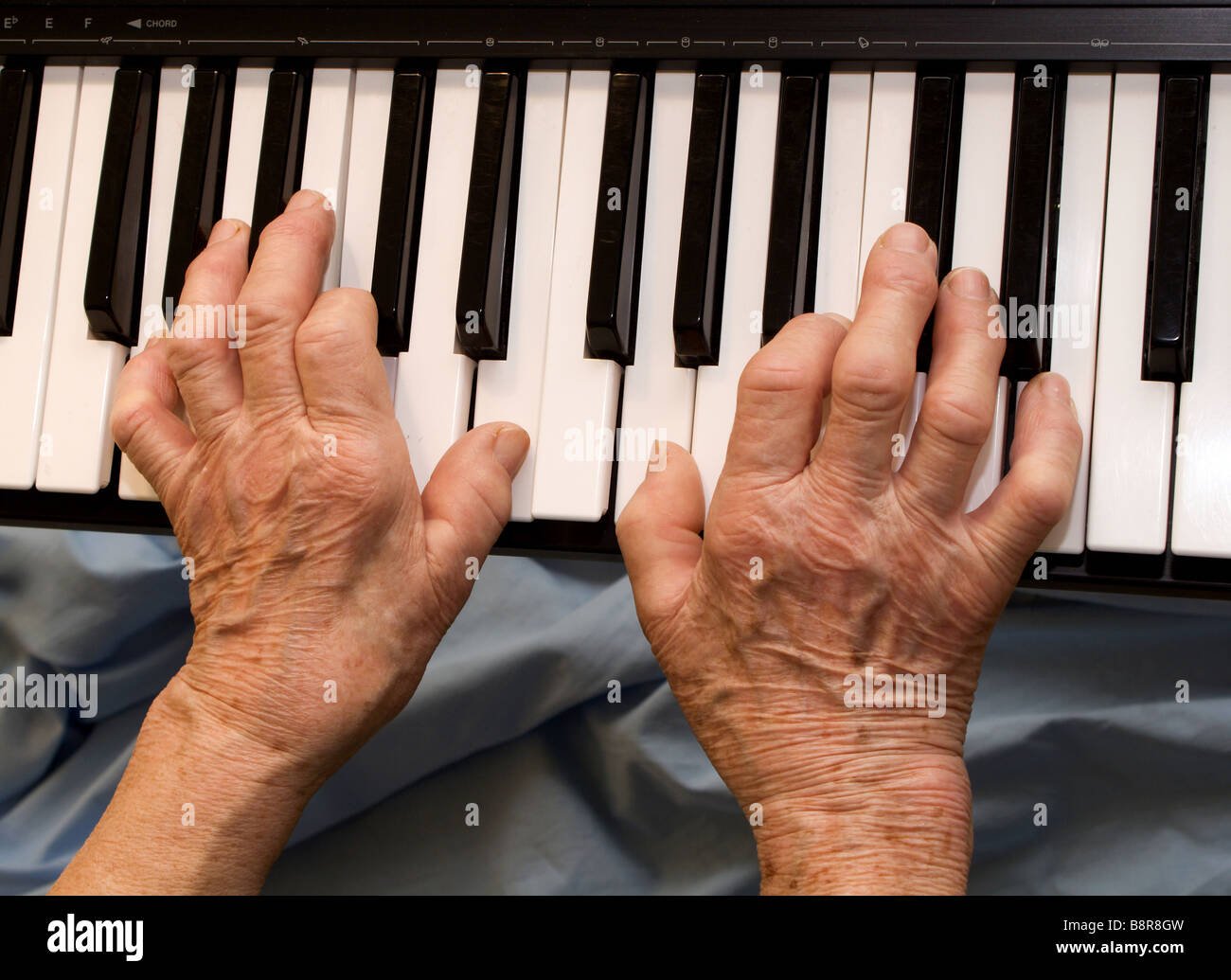 hands of old piano player Stock Photo - Alamy