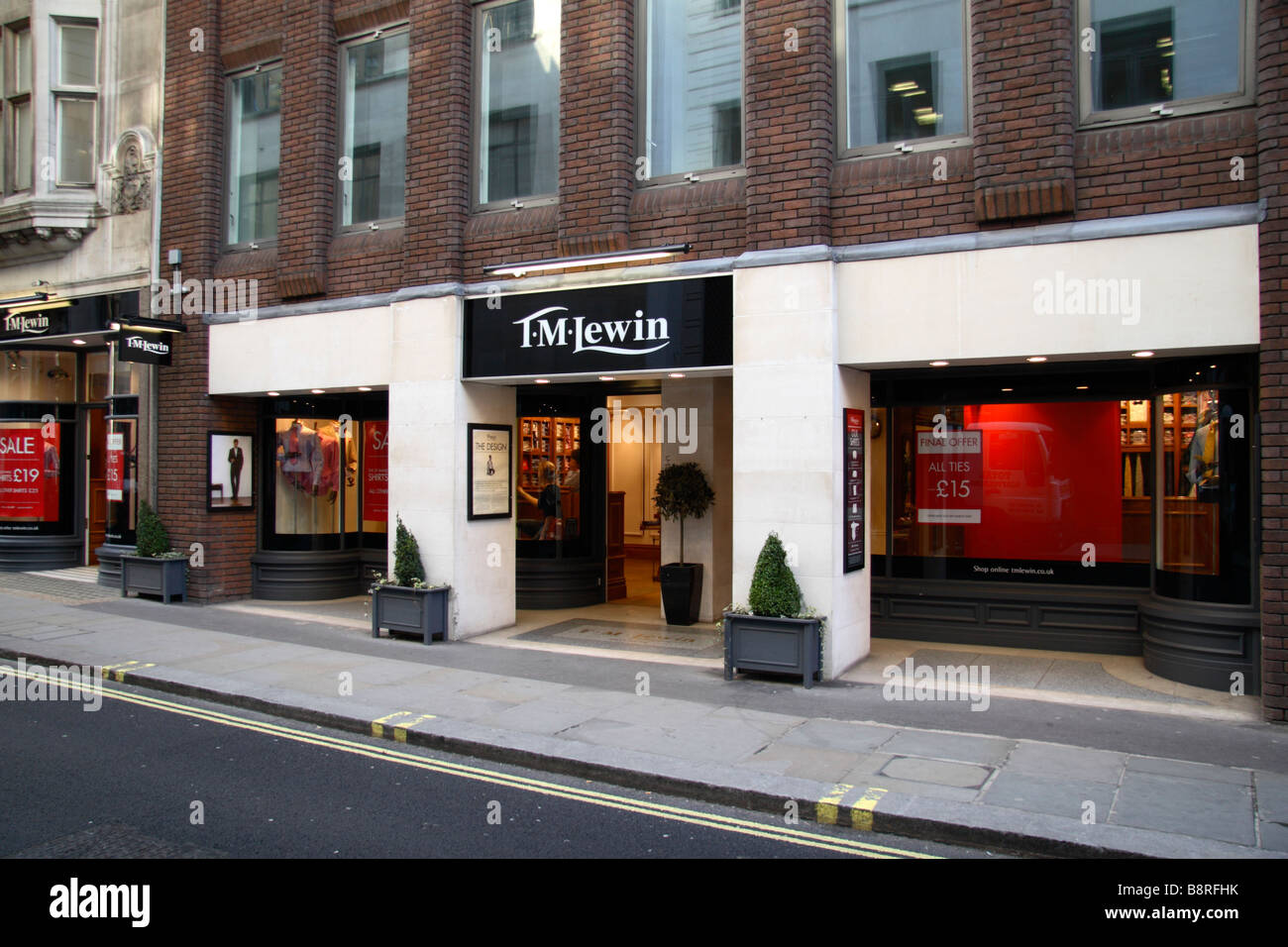 The shop front of T M Lewin's shirtmakers, Jermyn Street, London. Feb 2009 Stock Photo