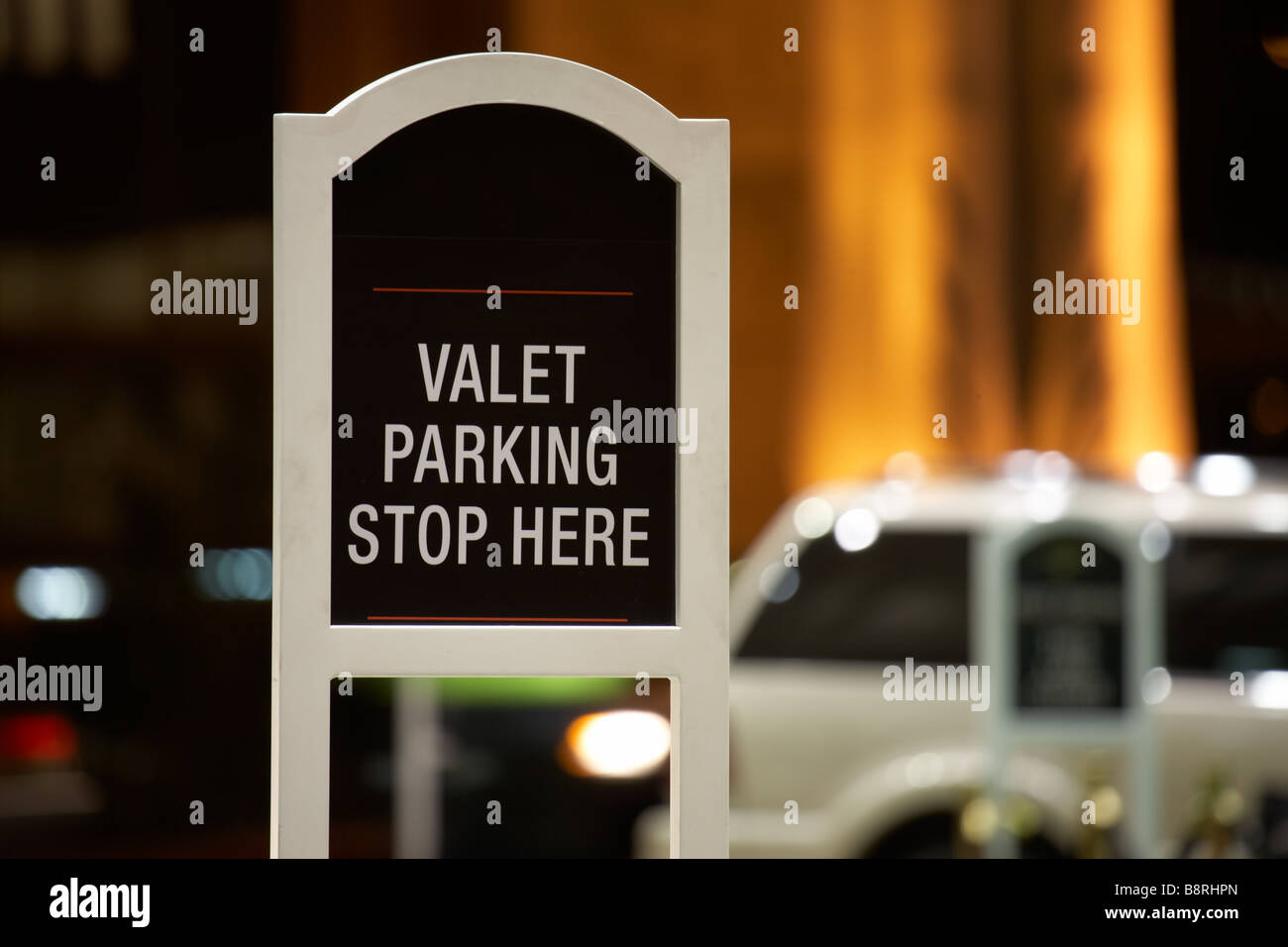 Valet parking - stop here sign Stock Photo - Alamy