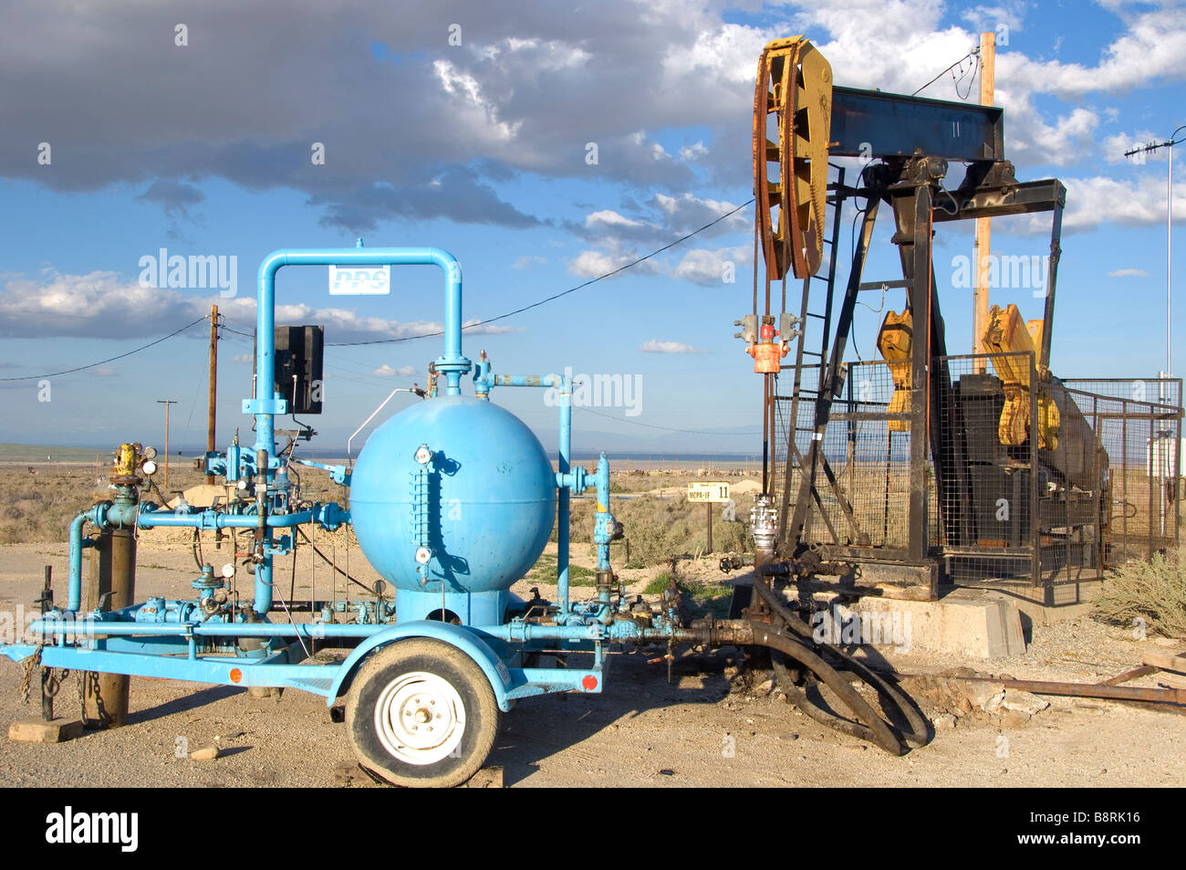 Oil pumps usa hires stock photography and images Alamy