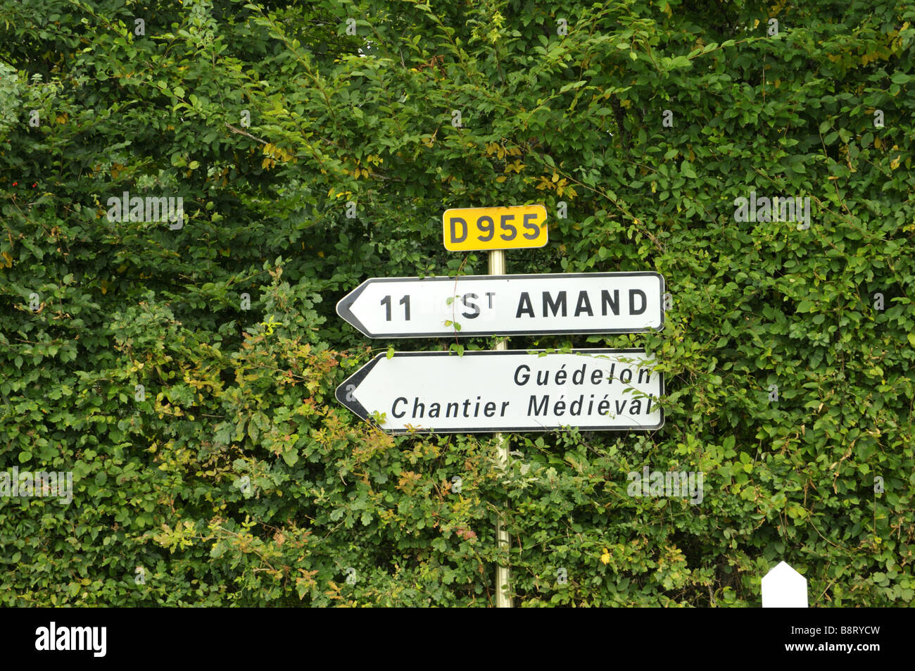 Direction to Guedelon medieval building site near St Amand Burgundy France Stock Photo