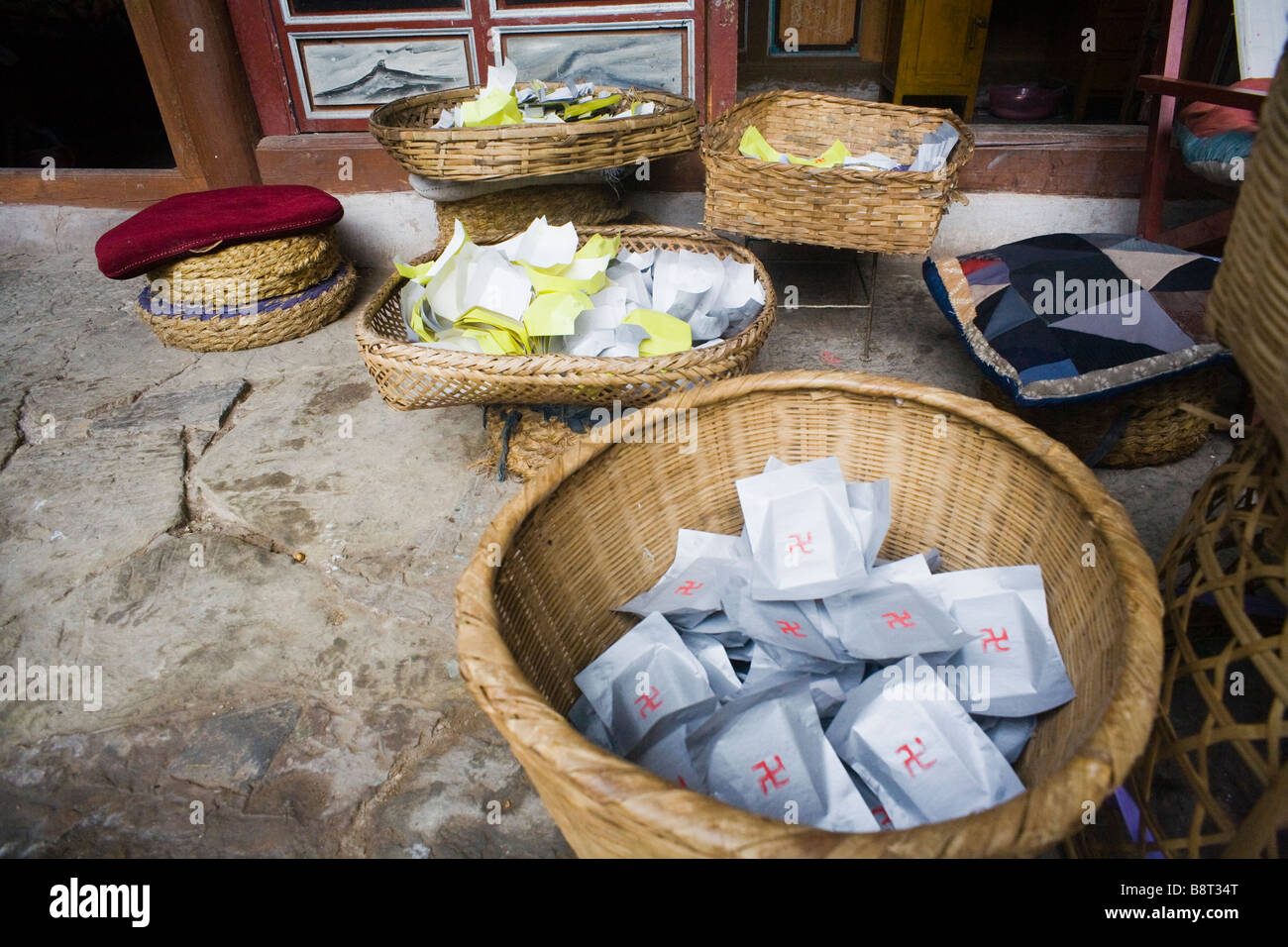 Taoist symbols hi-res stock photography and images - Alamy