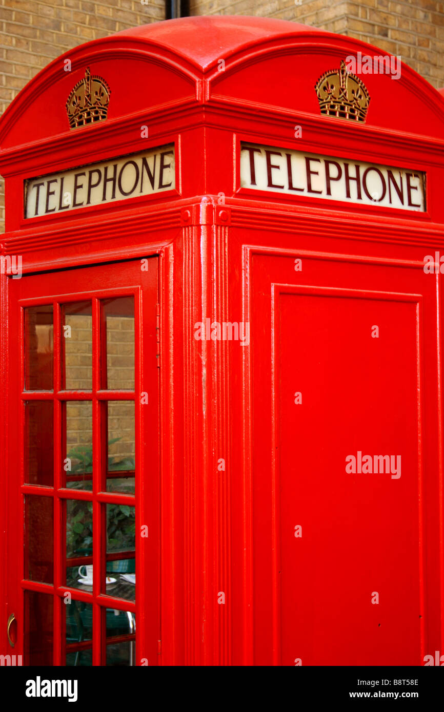 Red london telephone box hi-res stock photography and images - Alamy
