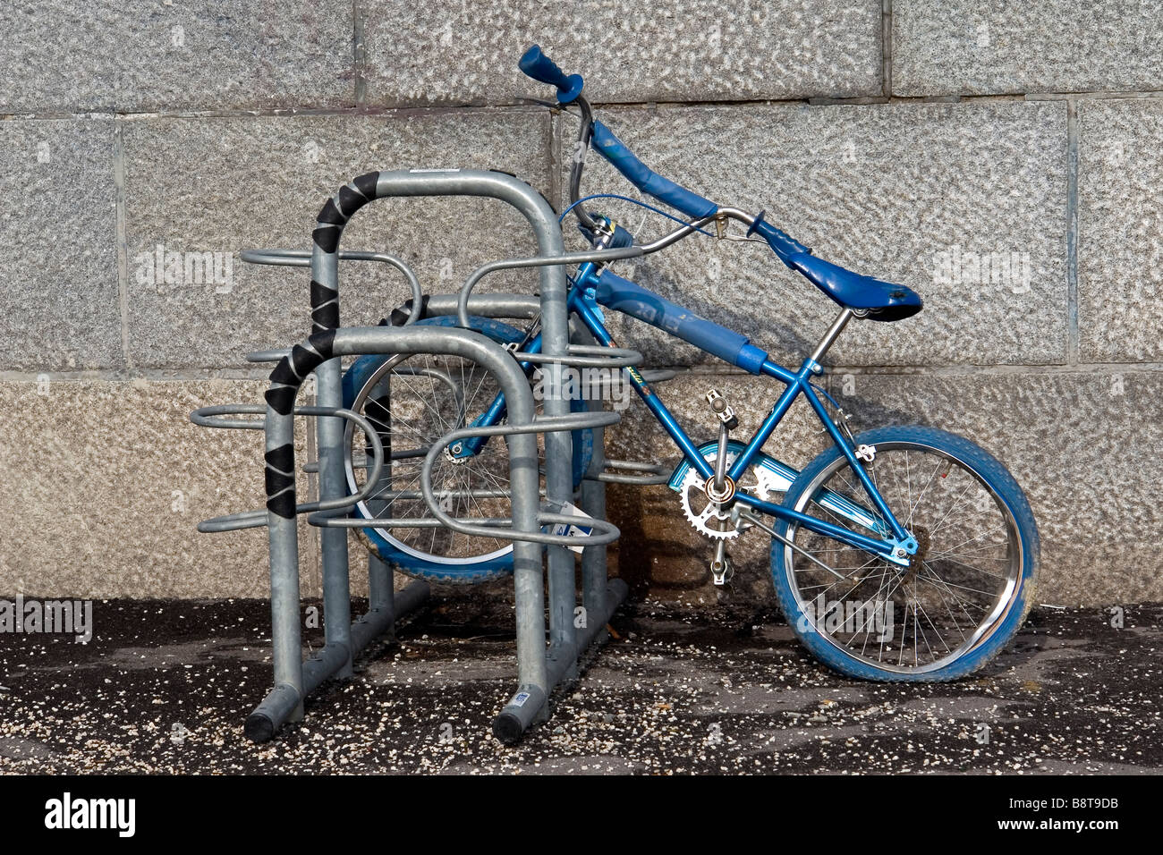 Abandoned bicycle bike hi-res stock photography and images - Alamy