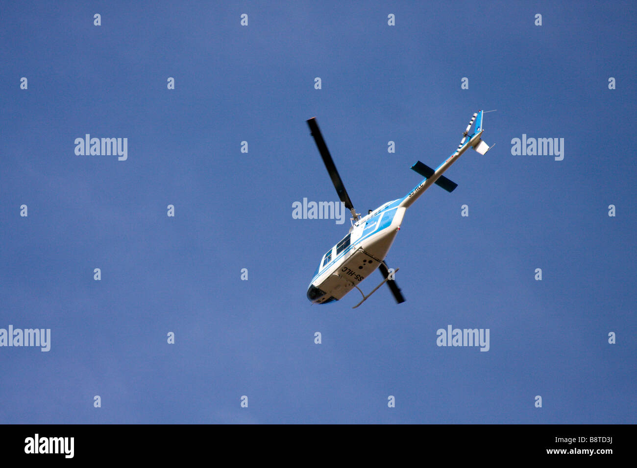 Police flying helicopter hi-res stock photography and images - Alamy