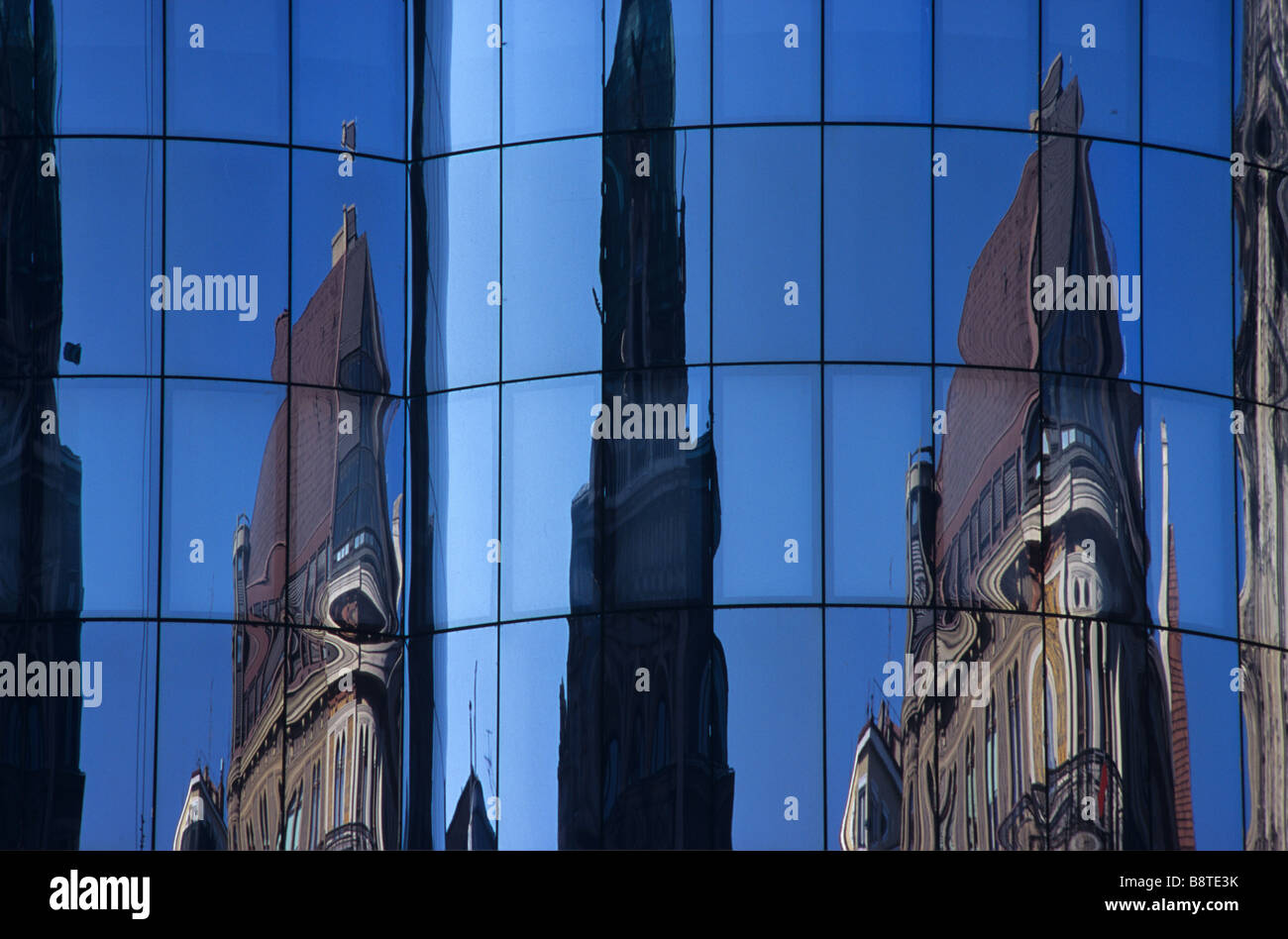 Reflection of Stephansdom or St Stephan's Cathedral in the Post-Modern Haas Haus (1987-90) by Hans Hollein, Vienna, Austria Stock Photo