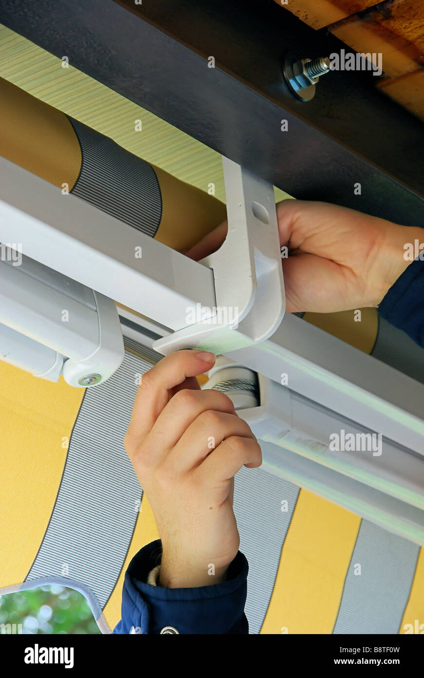 Markise montieren marquee mounting 01 Stock Photo - Alamy