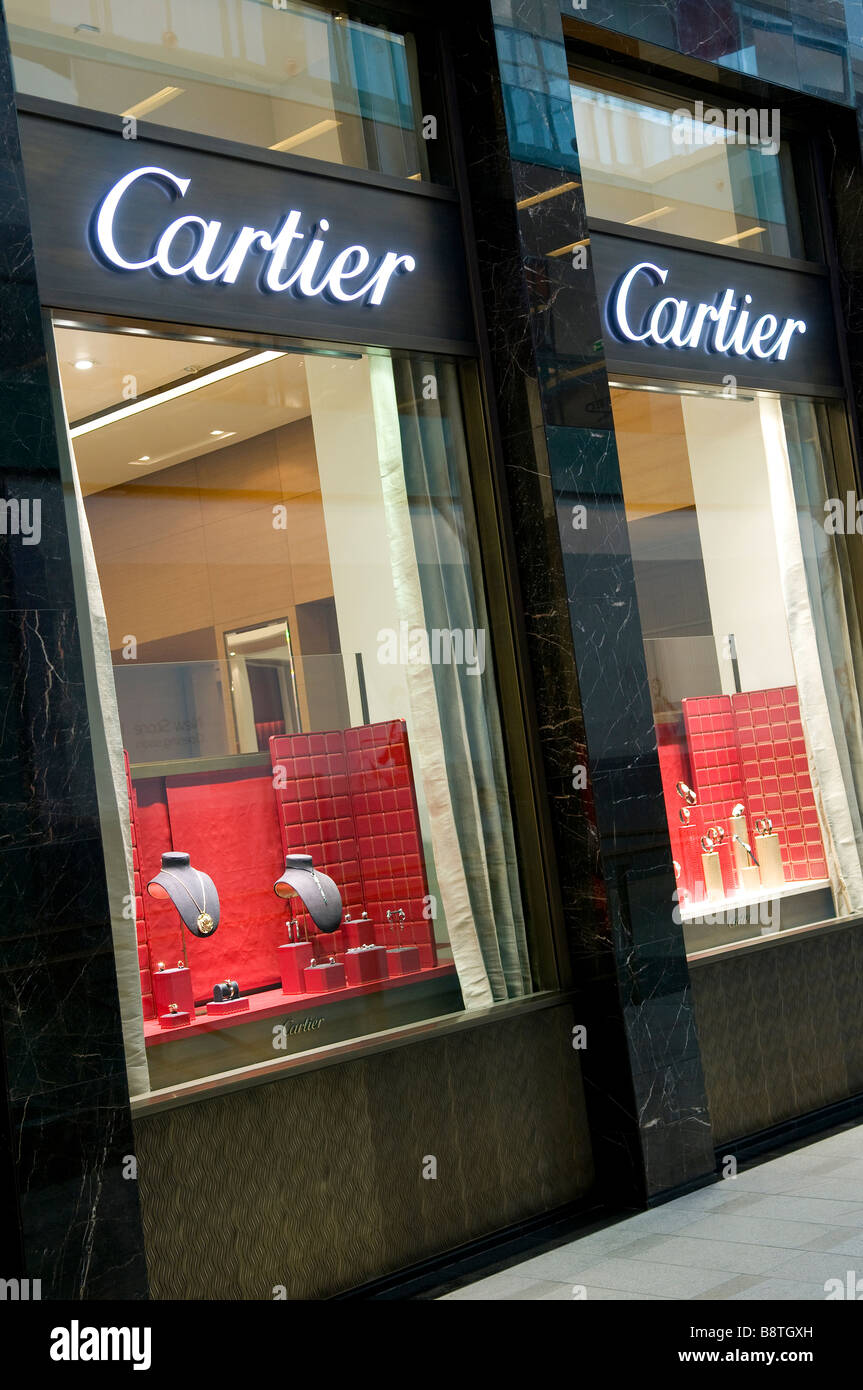 High Jewelry ring - cartier-storefront-UAE