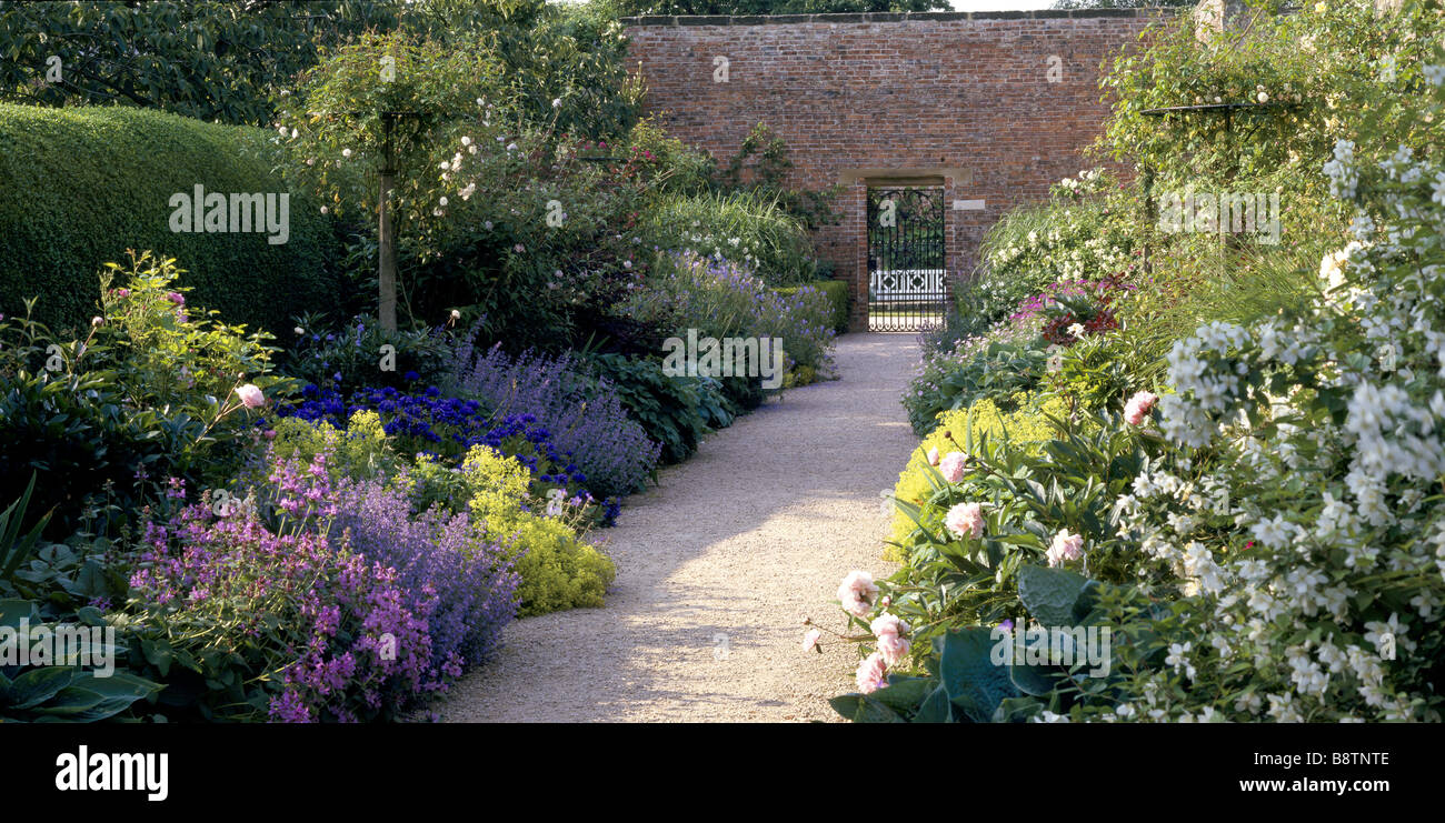 Double border in walled garden hi-res stock photography and images - Alamy
