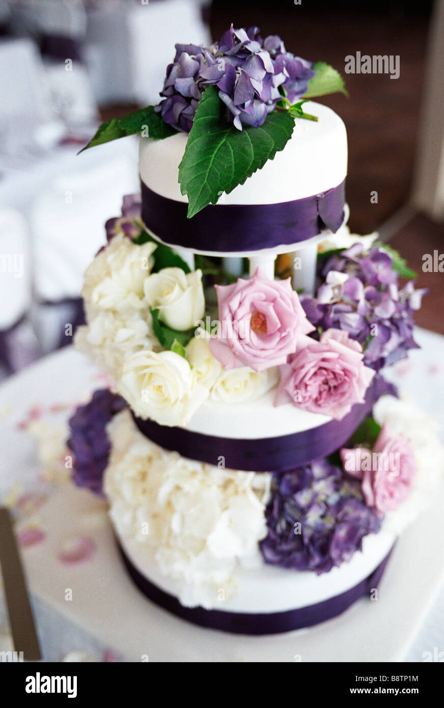 Stunning cake hi-res stock photography and images - Alamy