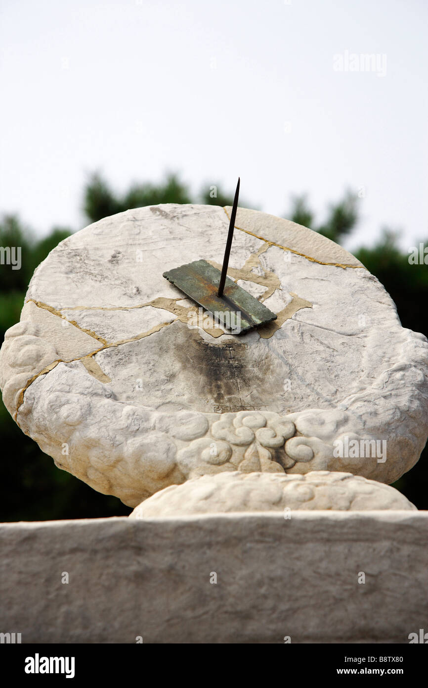 Ancient sundial hires stock photography and images Alamy