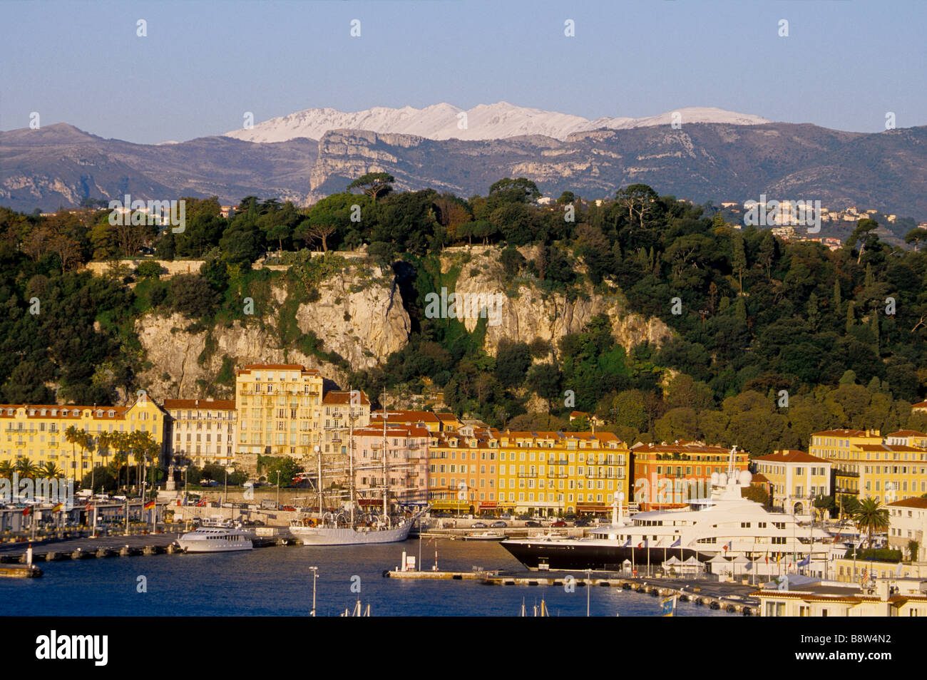 overview of the Lympia harbor with the colline du chateau in Nice Stock Photo