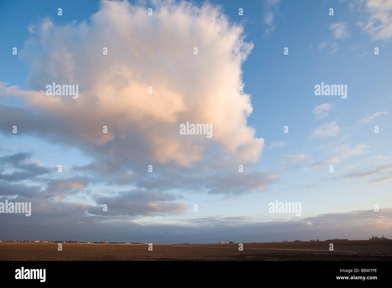Cloudy sky sunset clouds hi-res stock photography and images - Alamy