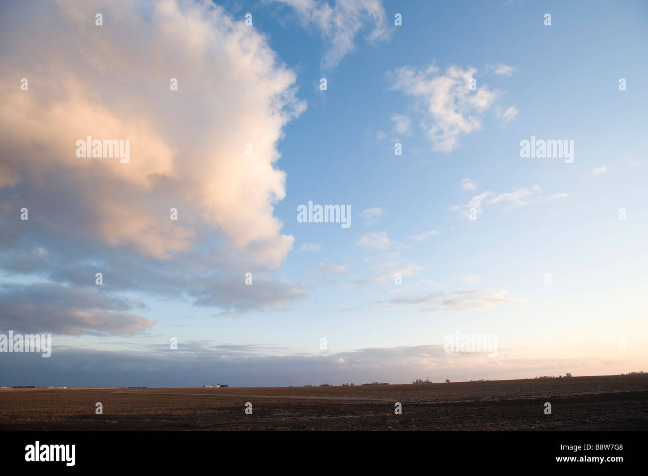 Cloudy sky sunset clouds hi-res stock photography and images - Alamy