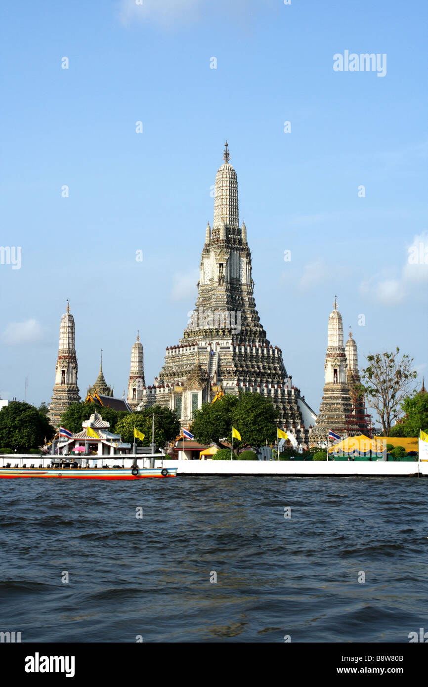 Wat arun , Temple of dawn , Bangkok , Thailand Stock Photo - Alamy