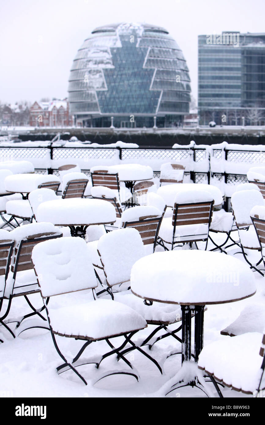 City Hall in London pictured during snowy weather February 2009 Stock Photo