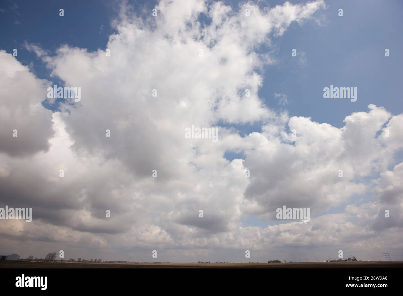 Cloudy sky with dramatic clouds hi-res stock photography and images - Alamy