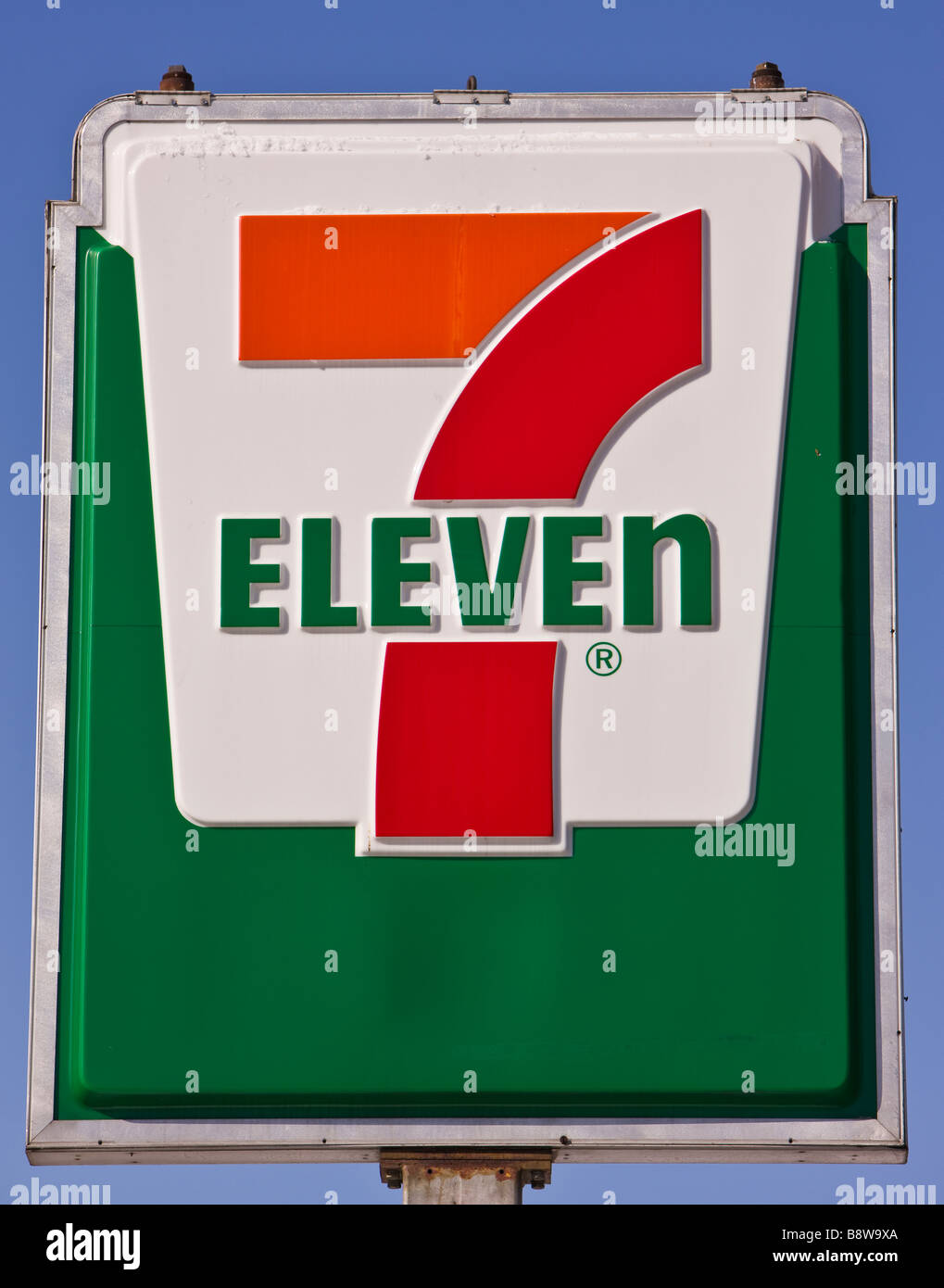 ARLINGTON VIRGINIA USA 7 Eleven sign Stock Photo Alamy